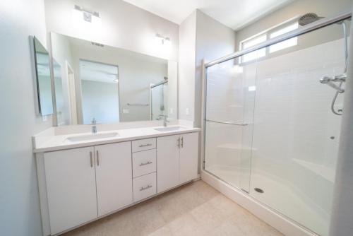 15_Master Bath-min