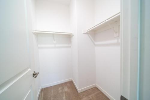 19_Bedroom 2 Walk-in Closet-min