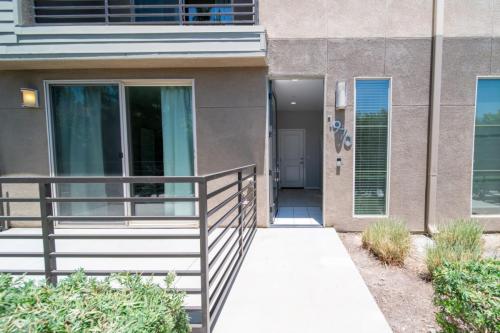 1_Main Entrance